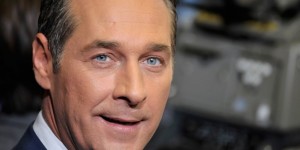 Beitragsbild des Blogbeitrags Keine Umfrage sieht die FPÖ vor der SPÖ, Herr Strache 