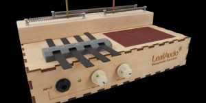 Beitragsbild des Blogbeitrags Leaf Audio Microphonic Soundbox – An Acoustic Wooden Instrument That Invite Musicians To Create Soundscapes