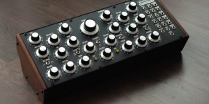 Beitragsbild des Blogbeitrags New DIY Synthesizer Based On The Moog Mother 32 Made With Doepfer Hardware 