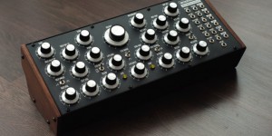 Beitragsbild des Blogbeitrags New DIY Synthesizer Based On The Moog Mother 32 Made With Doepfer Hardware