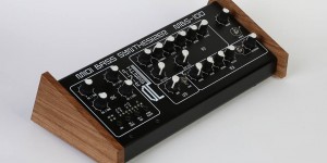 Beitragsbild des Blogbeitrags AVP Synths Announced The MBS-100 – A New Mono Bass Synthesizer Inspired By Sovied Era Synths