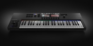 Beitragsbild des Blogbeitrags Native Instruments Launched Komplete Kontrol Mk2 – 17 Additional Function Buttons, Two Colours Screens & More