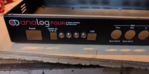 Beitragsbild des Blogbeitrags Add 4 Individual Outputs To Your Elektron Analog Four MKI Via A DIY Hack