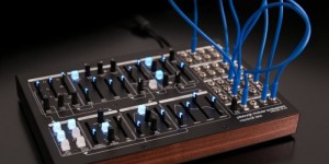 Beitragsbild des Blogbeitrags Pittsburgh Modular Microvolt 3900 Semi-Modular Analog Synthesizer Now Available For Pre-Order