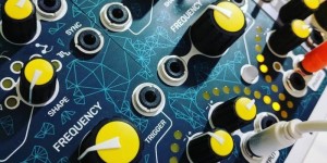 Beitragsbild des Blogbeitrags TiNRS Introduced Wobbler – A New Eurorack Module That Brings Controlled Chaos To Your System 