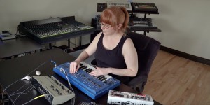 Beitragsbild des Blogbeitrags Erika Shares Her Techniques & Way Of Working With The Roland SH-101 Synthesizer