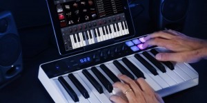 Beitragsbild des Blogbeitrags iRig Keys I/O Keyboard Controller & Audio Interface Now Available At Apple Stores! 