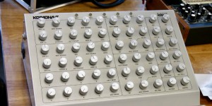 Beitragsbild des Blogbeitrags Elektro Kosmos KOSMONAUT High-End Analog Synthesizer Exclusive First Look! (Zurich Modular Fest) 