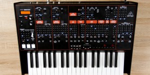 Beitragsbild des Blogbeitrags Behringer ODYSSEY Analog Synthesizer Sound Demo!