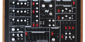 Beitragsbild des Blogbeitrags Analogue Solutions Released Fusebox Synthesizer In Black! (Limited Edition)