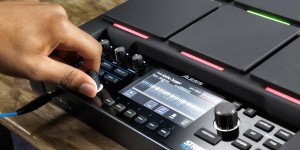 Beitragsbild des Blogbeitrags Alesis Strike MultiPad Is A New Sampling & Looping Percussion Pad!