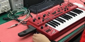 Beitragsbild des Blogbeitrags BEHRINGER MS-101 Synthesizer – Analog Clone Of The Roland SH-101 Goes In Production! 