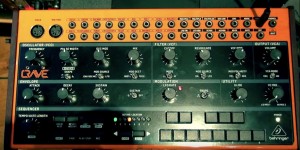 Beitragsbild des Blogbeitrags Behringer CRAVE Synthesizer Is Semi-Modular Analog, Portable & Features A MIDI & CV Sequencer For $199!