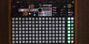 Beitragsbild des Blogbeitrags Deluge Firmware Update 3.0 Brings Live Audio Looping/Sampling, USB Host Mode & More