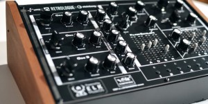 Beitragsbild des Blogbeitrags Mind Music Labs Transforms Steinberg’s Retrologue 2 In A Hardware Desktop Synth