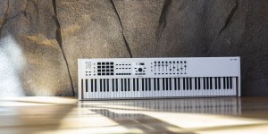 Beitragsbild des Blogbeitrags Arturia Refreshes The KeyLab 88 MIDI Keyboard Controller With CV/Gate Outputs & More