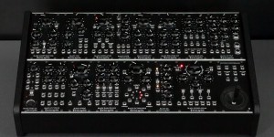 Beitragsbild des Blogbeitrags Erica Synths Introduced Black System II, A Setup For Versatile Basslines & Cosmic Sounds 