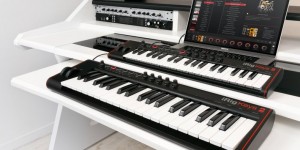 Beitragsbild des Blogbeitrags IK Multimedia Introduced iRig Keys 2 Mobile Keyboard Controllers: MIDI I/O, Audio Out & More