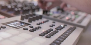 Beitragsbild des Blogbeitrags New Elektron Analog Four & Analog Rytm OS Updates Bring Sequencer MIDI Out & More