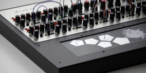 Beitragsbild des Blogbeitrags Elta Music Solar 50, New Patchable Touch Analog Synthesizer With 50 Oscillators (Teaser)