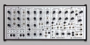 Beitragsbild des Blogbeitrags Elettrorama Brings Back The MFOS Sound Lab Mark II Analog Synth By Ray Wilson 