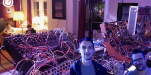 Beitragsbild des Blogbeitrags Modlab Live Interview & Massive Modular Synthesizer Live Setup Walkthrough 