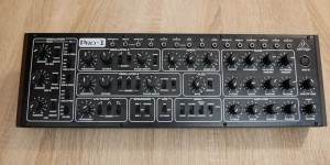 Beitragsbild des Blogbeitrags Behringer Pro-1 Review, Semi-Modular Analog Synthesizer