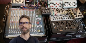 Beitragsbild des Blogbeitrags Simon Grab’s Love For Feedback Music & Why Musicians Should Abuse Their Techniques (Interview) 