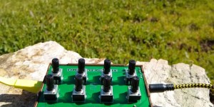 Beitragsbild des Blogbeitrags 8knobs, Hackable Ambient Drone Synthesizer & MIDI Controller Now On Indiegogo