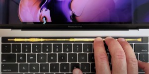 Beitragsbild des Blogbeitrags Samplr Turns Your MacBook Touchbar Into An Inspiring Free Sampler