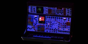 Beitragsbild des Blogbeitrags In Roosevelt’s New Music Video Sign, A Synthesizer Plays The Main Role