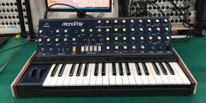Beitragsbild des Blogbeitrags Behringer MonoPoly Synthesizer Is Available For Pre-Order For 698€ 