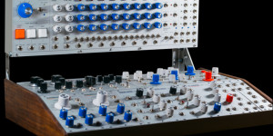 Beitragsbild des Blogbeitrags LA Circuits Debuts With Five Delightful Modules: Chronograph Analog Sequencer, St Tropez VCA & More