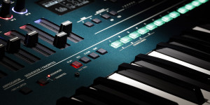 Beitragsbild des Blogbeitrags Korg OPSIX Review, Next-Gen FM Synthesizer With Hands-On Control