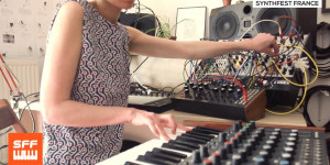 Beitragsbild des Blogbeitrags Odalie, New Derrière Lécran Album & Live Performance (SynthFest France 2021)