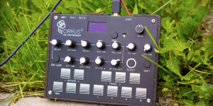 Beitragsbild des Blogbeitrags Otem Rellik Cirrus 2, 12-voice portable Touch FM Synthesizer