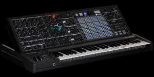 Beitragsbild des Blogbeitrags Arturia MatrixBrute Noir, Paraphonic Analog Matrix Synth In Black Clothes
