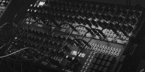 Beitragsbild des Blogbeitrags Lorn takes the Erica Synths Techno System on a mysterious sound journey