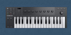 Beitragsbild des Blogbeitrags Komplete Kontrol M32, NIs portable NKS MIDI keyboard, now on sale for 89€ 