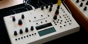 Beitragsbild des Blogbeitrags Superbooth 21: Jomox Moonwind MkII, analog stereo filter box with effects, first look