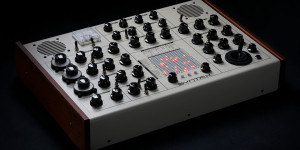 Beitragsbild des Blogbeitrags Erica Synths discontinues SYNTRX matrix Synthesizer, final batch now available 