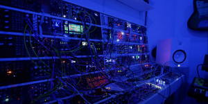 Beitragsbild des Blogbeitrags SUTURE SOUND, a 2 hours modular synthscape for sleep and relaxation