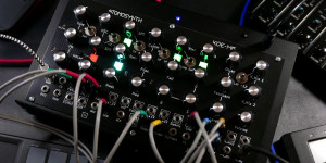Beitragsbild des Blogbeitrags Atomosynth KOE M6, desktop semi-modular analog Synthesizer
