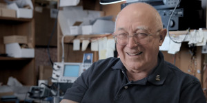 Beitragsbild des Blogbeitrags Bright Sparks: Gforce Software dedicates a documentation to the synth pioneer Tom Oberheim 