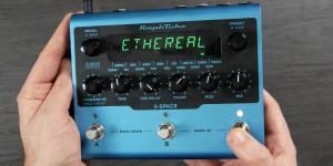 Beitragsbild des Blogbeitrags IK Multimedia AmpliTube X-SPACE review, stereo digital reverb pedal