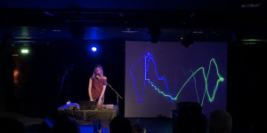 Beitragsbild des Blogbeitrags SynthFest France 2022: Lyli J and modular audio-visual artist BR Laser