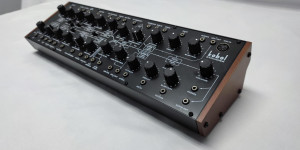 Beitragsbild des Blogbeitrags Behringer Kobol Expander, replica of a weird French analog Synthesizer