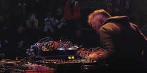 Beitragsbild des Blogbeitrags Yann Tiersen modular Synthesizer live set at Superbooth 21