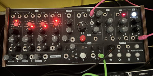 Beitragsbild des Blogbeitrags Superbooth 22: Eowave & Touellskouarn Ostilh, the Yann Tiersen analog Synthesizer