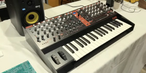 Beitragsbild des Blogbeitrags Artisan Electronics Iliad, new hybrid expandable polysynth at Knobcon 2022